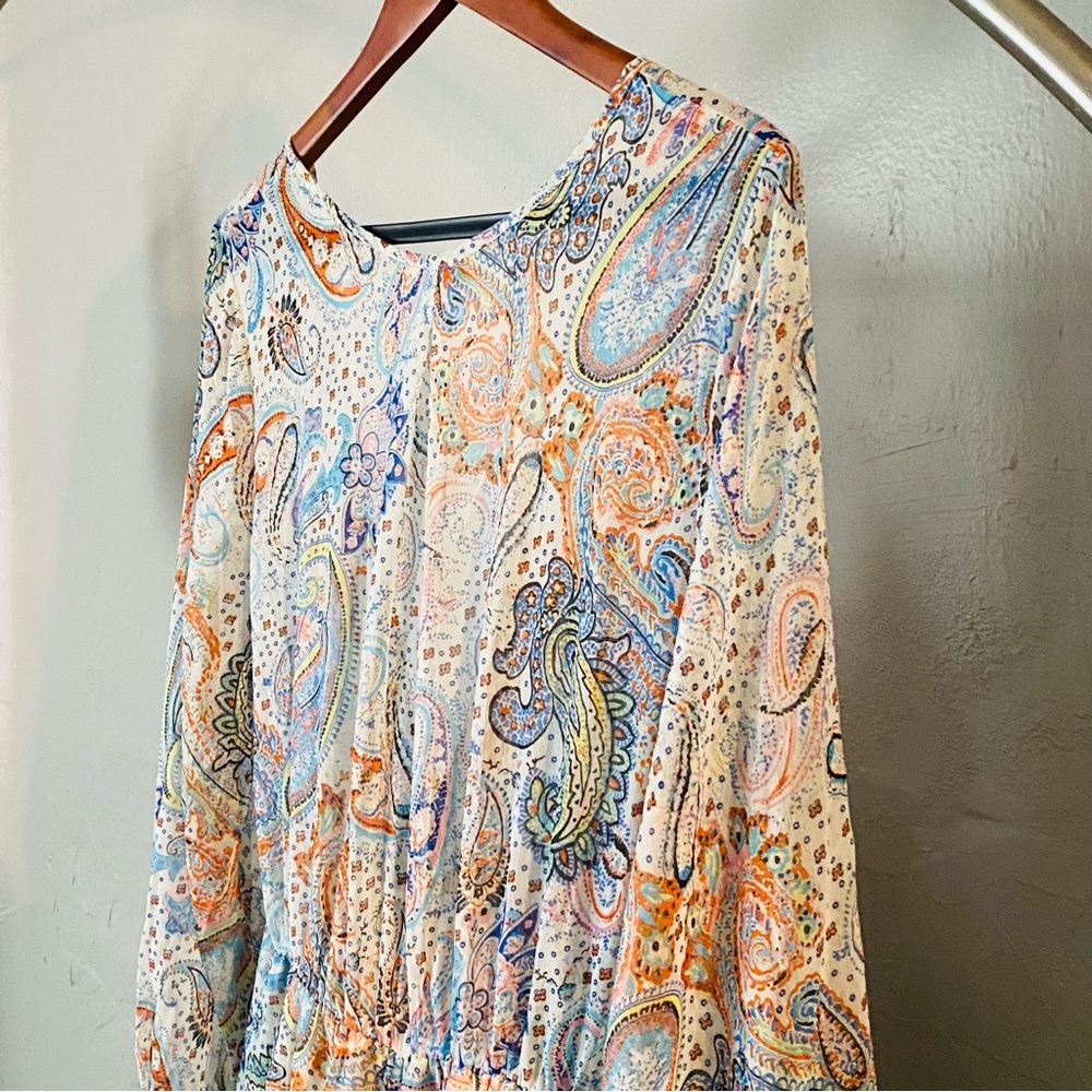 Long, chic dress by SPY ZONE EXCHANGE
0034 - Picture 4 of 5